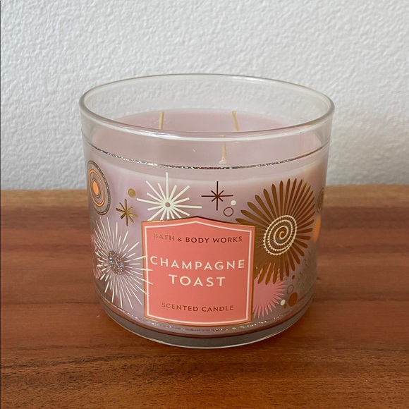 Bath & Body Works Champagne Toast scented candle cozy home vibe gold celebration - Picture 11 of 16